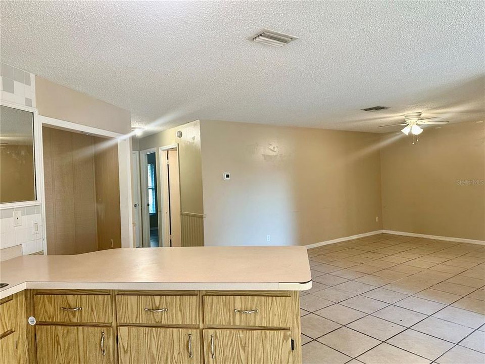 待售: $165,000 (2 贝兹, 2 浴室, 922 平方英尺)