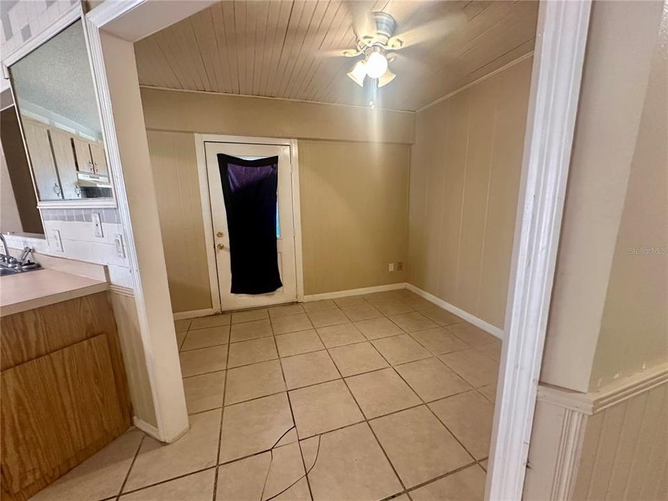 待售: $165,000 (2 贝兹, 2 浴室, 922 平方英尺)