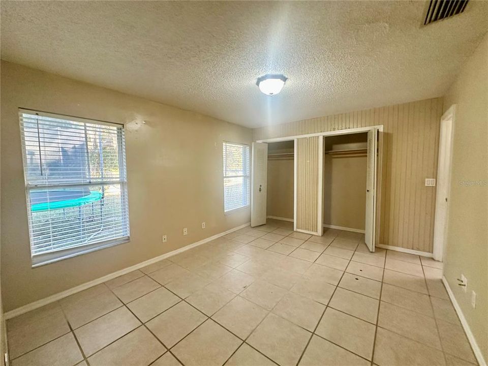 待售: $165,000 (2 贝兹, 2 浴室, 922 平方英尺)