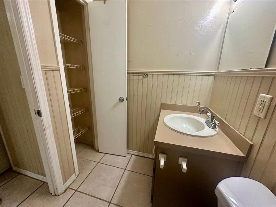 待售: $165,000 (2 贝兹, 2 浴室, 922 平方英尺)