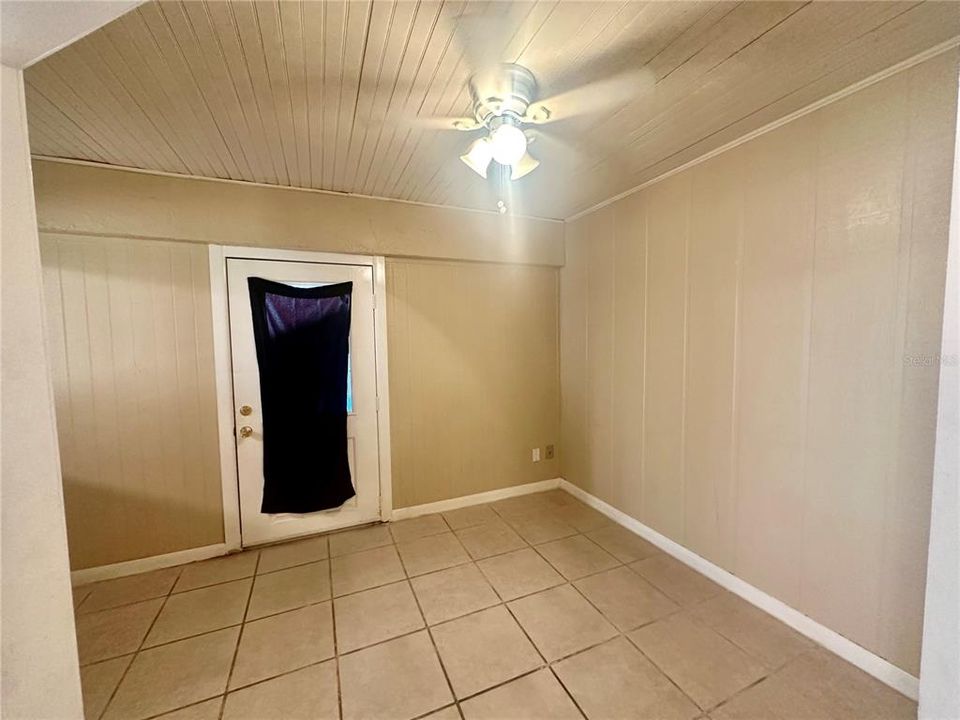 待售: $165,000 (2 贝兹, 2 浴室, 922 平方英尺)