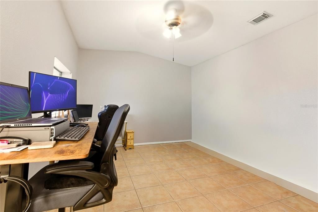 На продажу: $269,000 (3 спален, 2 ванн, 1681 Квадратных фут)