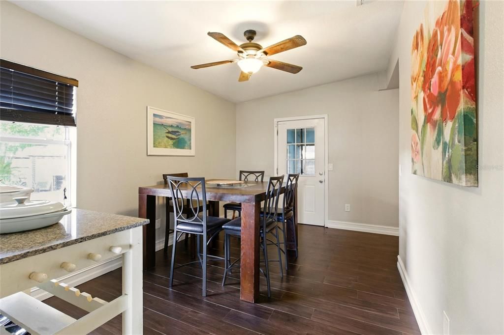 На продажу: $269,000 (3 спален, 2 ванн, 1681 Квадратных фут)