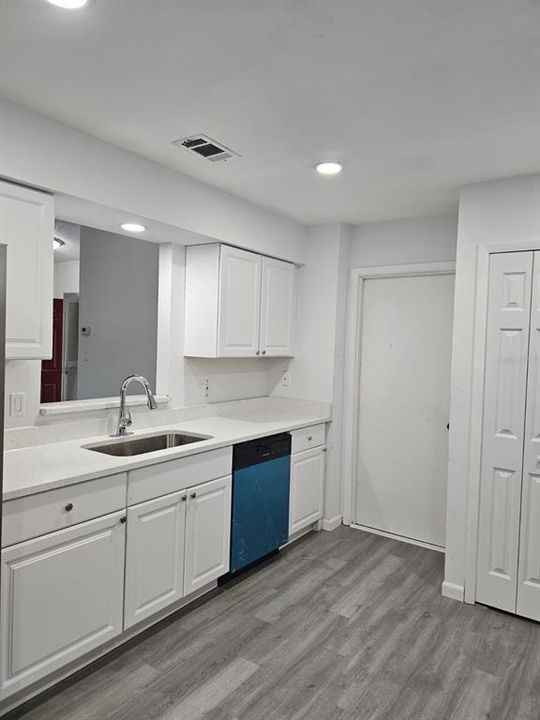 出租: $2,425 (3 贝兹, 2 浴室, 1373 平方英尺)