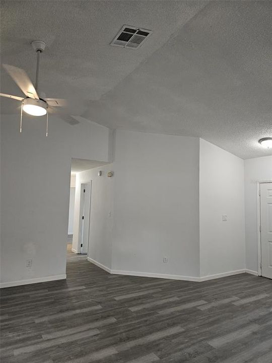 出租: $2,425 (3 贝兹, 2 浴室, 1373 平方英尺)