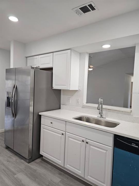 出租: $2,425 (3 贝兹, 2 浴室, 1373 平方英尺)