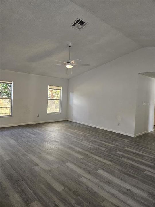 出租: $2,425 (3 贝兹, 2 浴室, 1373 平方英尺)