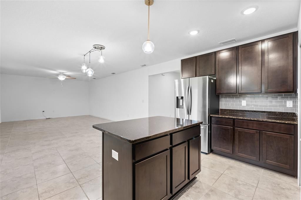 На продажу: $474,900 (6 спален, 4 ванн, 2931 Квадратных фут)