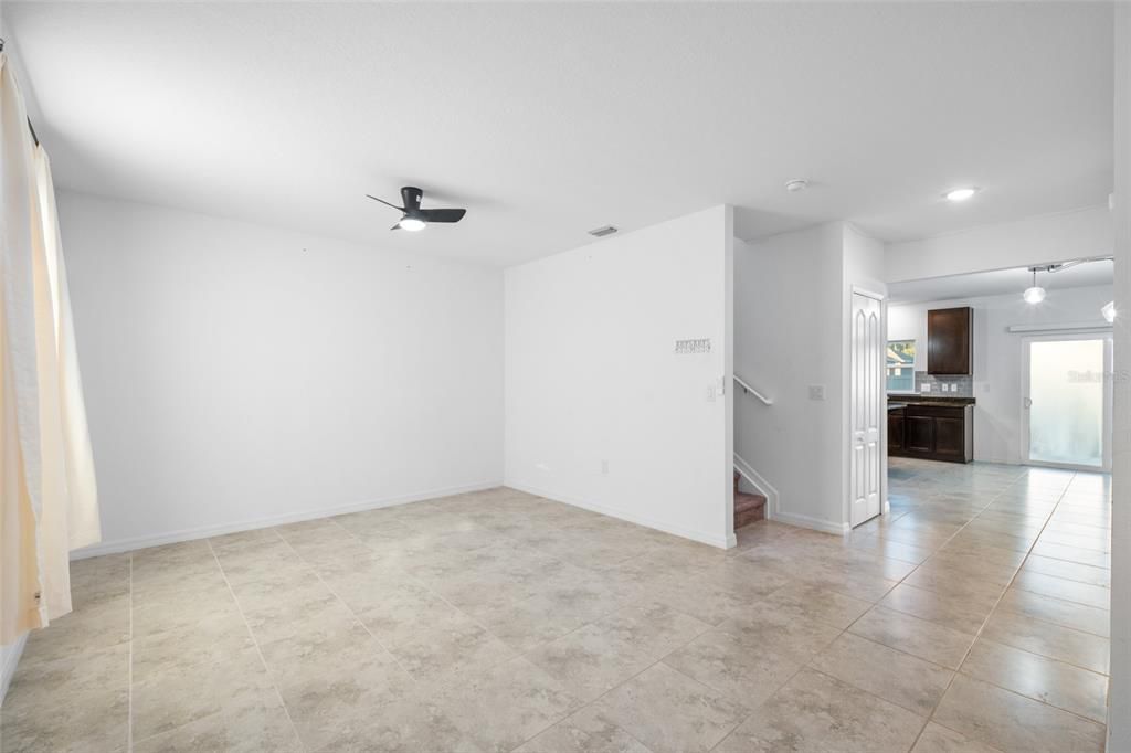 На продажу: $474,900 (6 спален, 4 ванн, 2931 Квадратных фут)