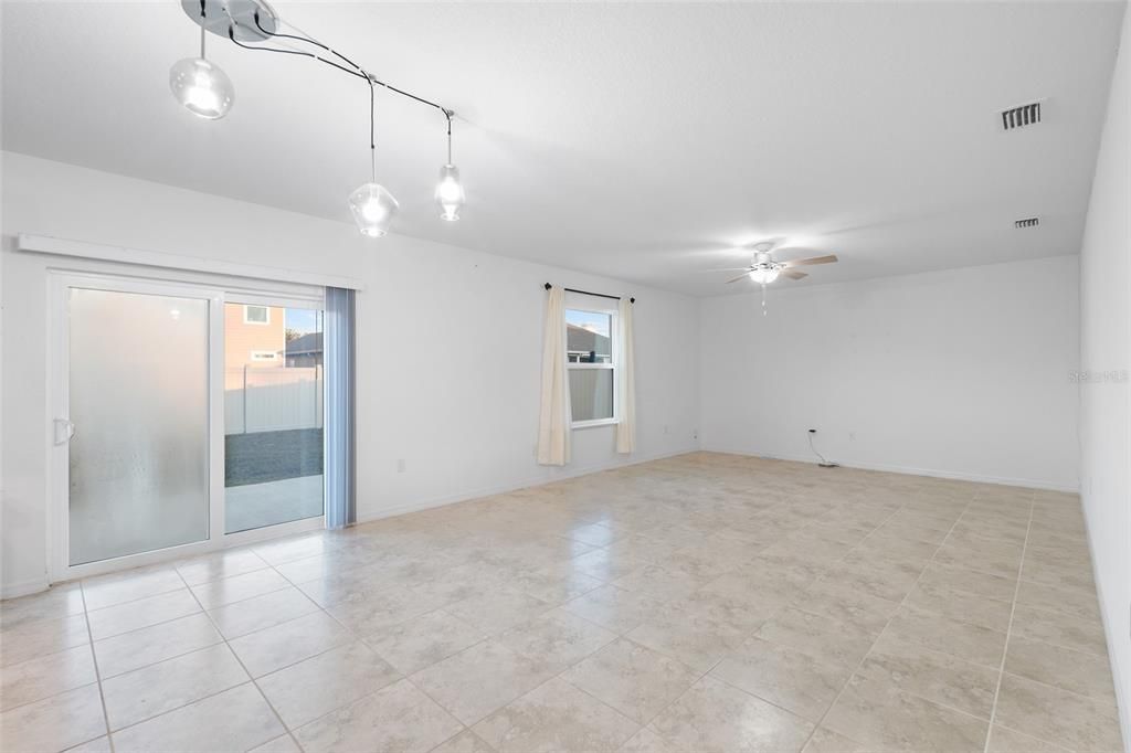 На продажу: $474,900 (6 спален, 4 ванн, 2931 Квадратных фут)