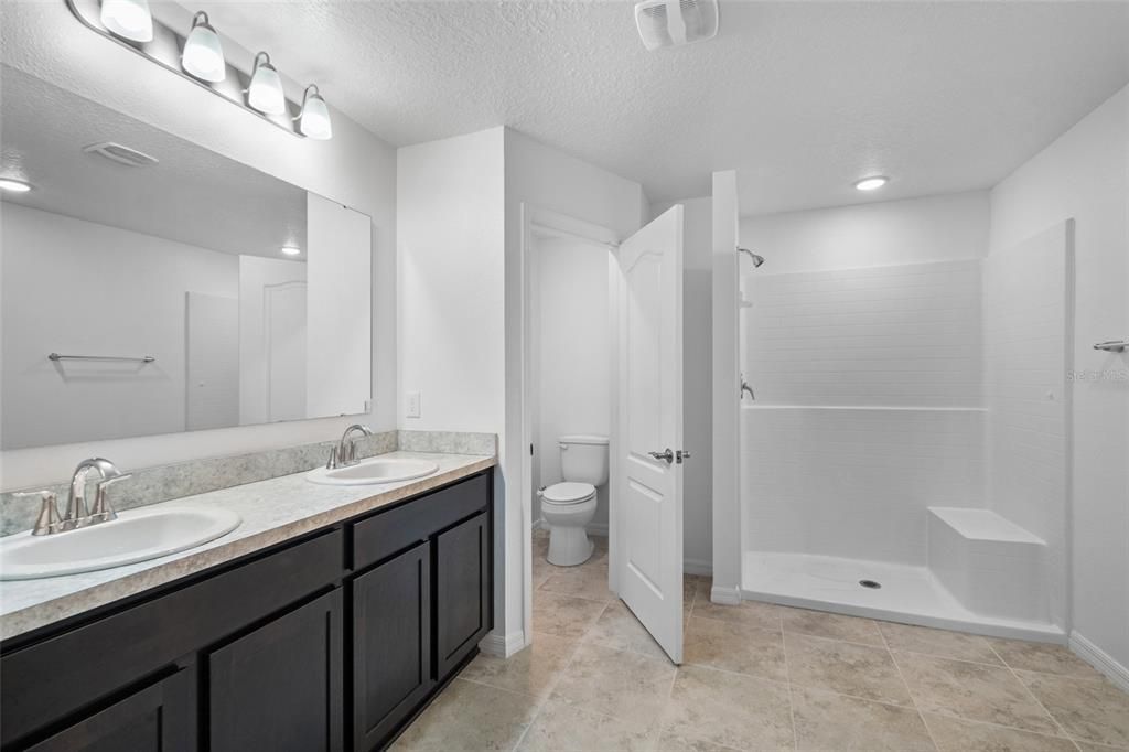 На продажу: $474,900 (6 спален, 4 ванн, 2931 Квадратных фут)