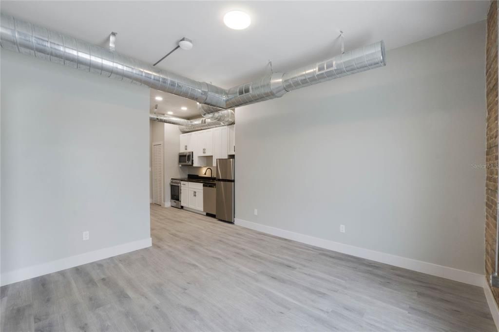 For Rent: $1,550 (1 beds, 1 baths, 538 Square Feet)