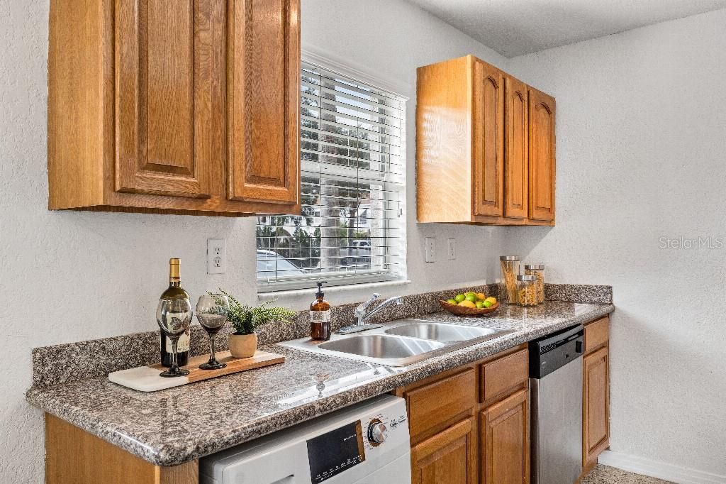 For Sale: $175,000 (1 beds, 1 baths, 625 Square Feet)