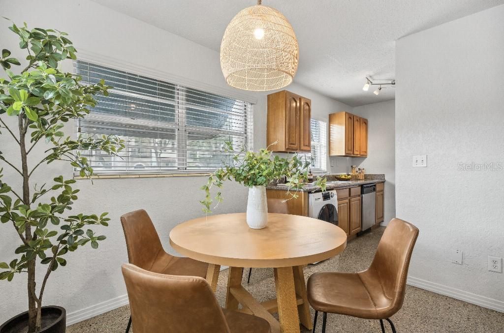 For Sale: $175,000 (1 beds, 1 baths, 625 Square Feet)