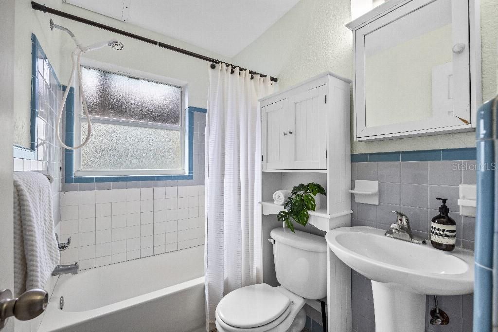 For Sale: $175,000 (1 beds, 1 baths, 625 Square Feet)