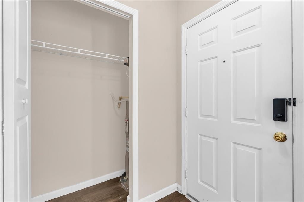 For Sale: $140,000 (1 beds, 1 baths, 729 Square Feet)