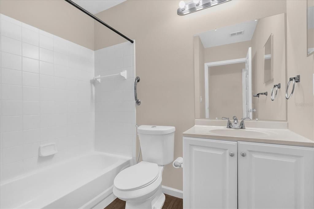 For Sale: $140,000 (1 beds, 1 baths, 729 Square Feet)