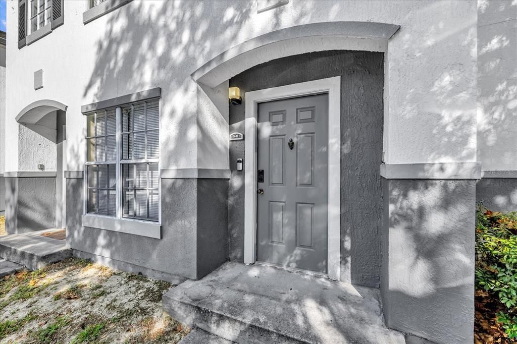 For Sale: $140,000 (1 beds, 1 baths, 729 Square Feet)