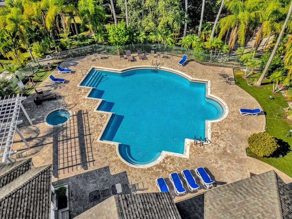 For Sale: $140,000 (1 beds, 1 baths, 729 Square Feet)