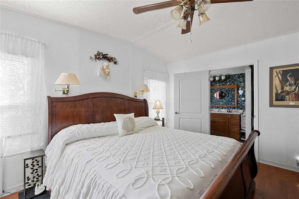 待售: $235,000 (2 贝兹, 2 浴室, 1552 平方英尺)