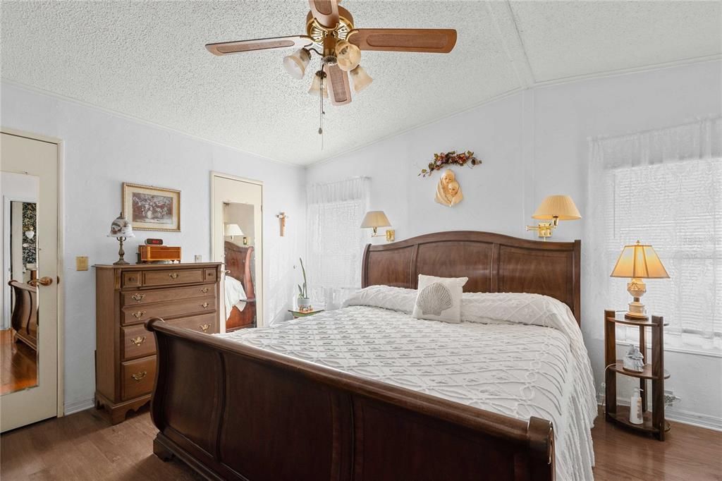 待售: $235,000 (2 贝兹, 2 浴室, 1552 平方英尺)