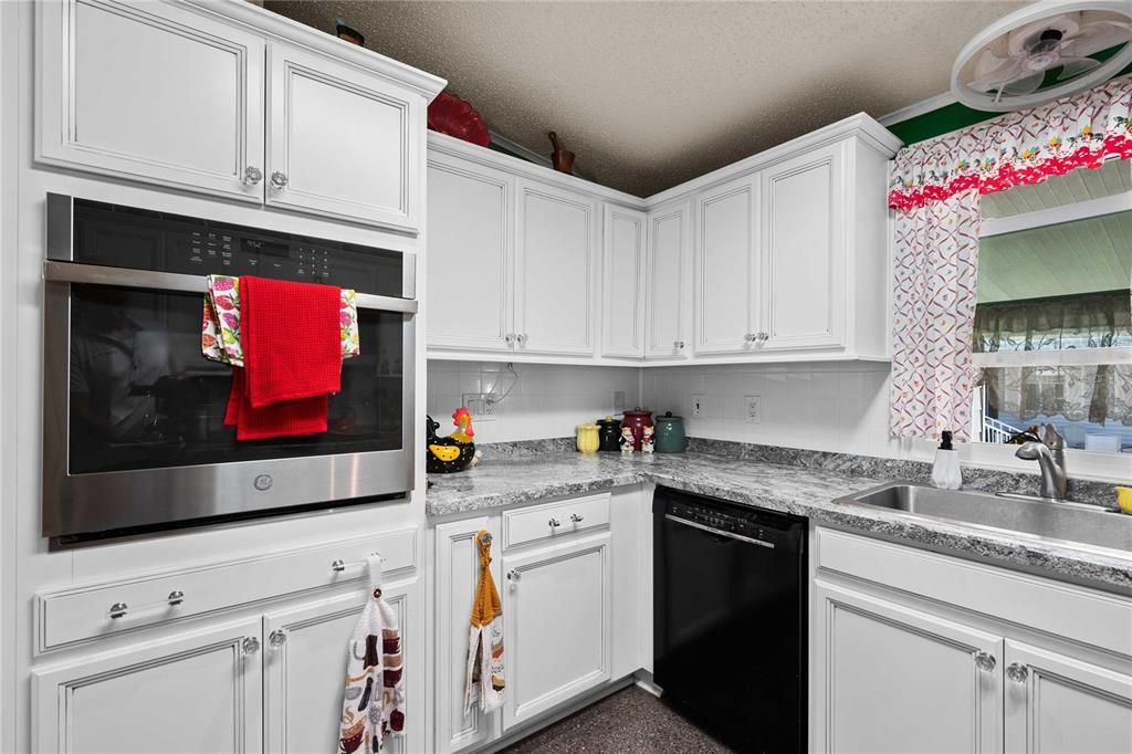 待售: $235,000 (2 贝兹, 2 浴室, 1552 平方英尺)