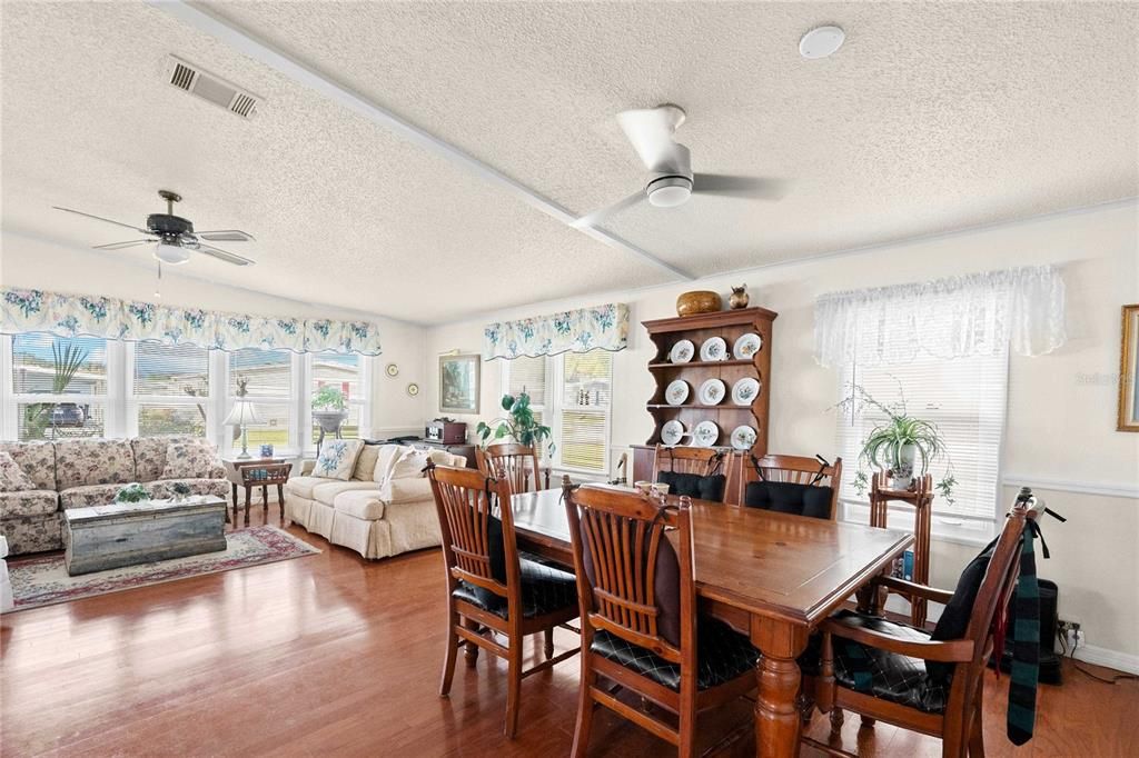 待售: $235,000 (2 贝兹, 2 浴室, 1552 平方英尺)