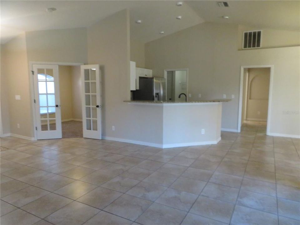 待售: $300,000 (3 贝兹, 2 浴室, 1696 平方英尺)