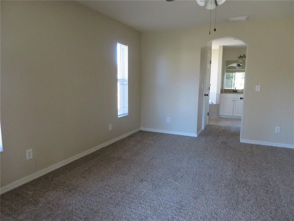 待售: $300,000 (3 贝兹, 2 浴室, 1696 平方英尺)