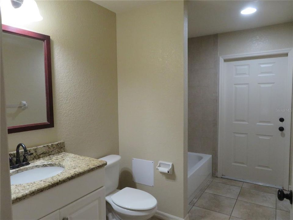 待售: $300,000 (3 贝兹, 2 浴室, 1696 平方英尺)