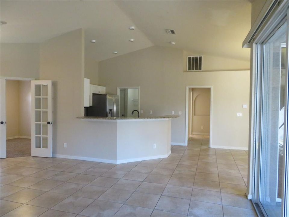 待售: $300,000 (3 贝兹, 2 浴室, 1696 平方英尺)