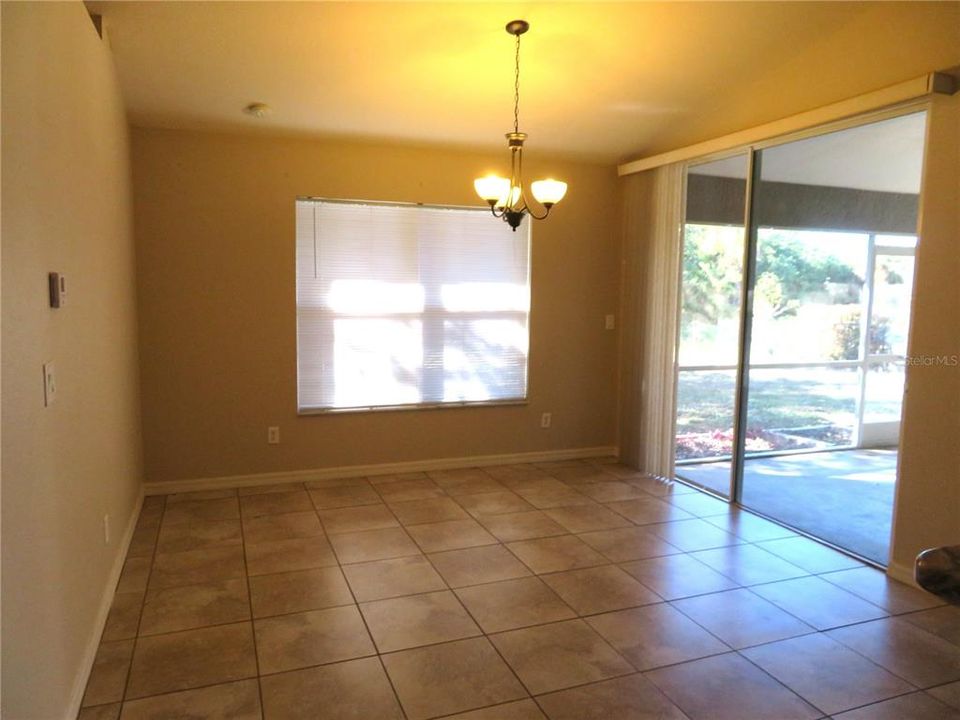 待售: $300,000 (3 贝兹, 2 浴室, 1696 平方英尺)