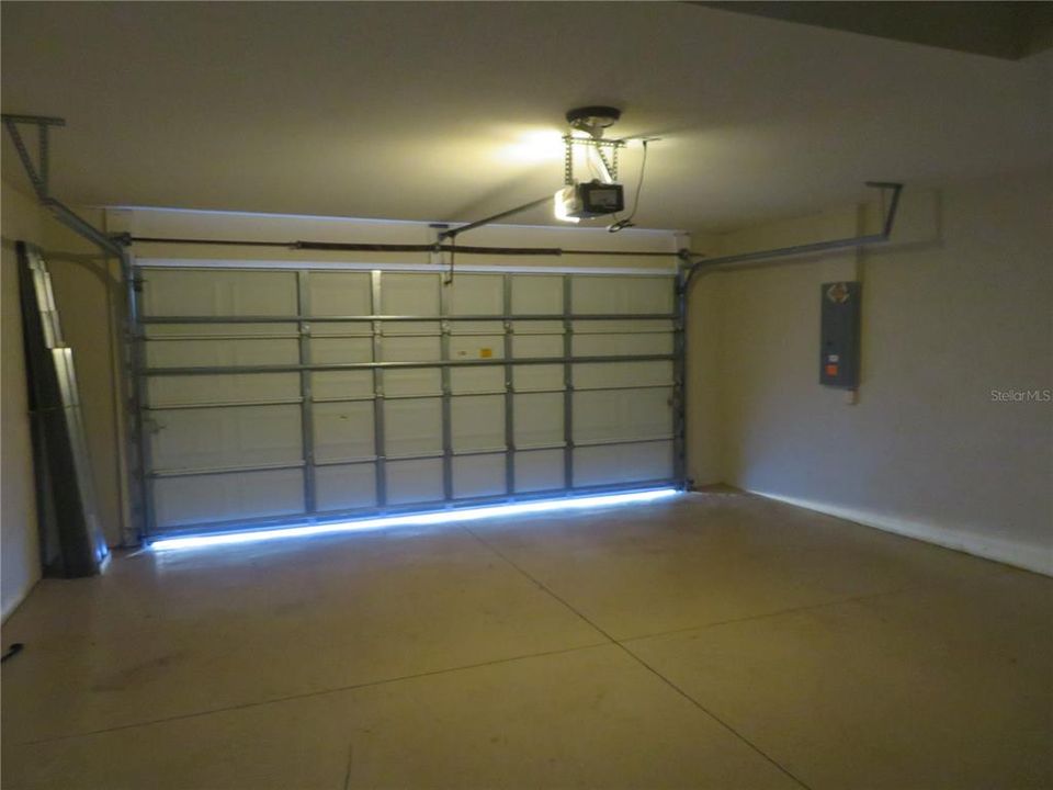 待售: $300,000 (3 贝兹, 2 浴室, 1696 平方英尺)