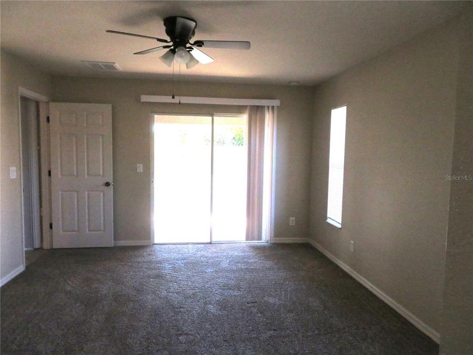 待售: $300,000 (3 贝兹, 2 浴室, 1696 平方英尺)