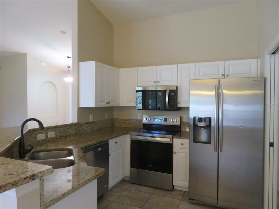 待售: $300,000 (3 贝兹, 2 浴室, 1696 平方英尺)