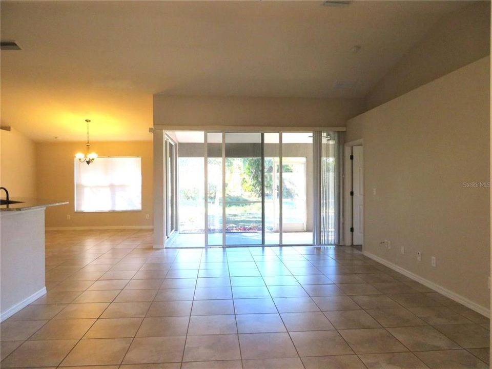 待售: $300,000 (3 贝兹, 2 浴室, 1696 平方英尺)