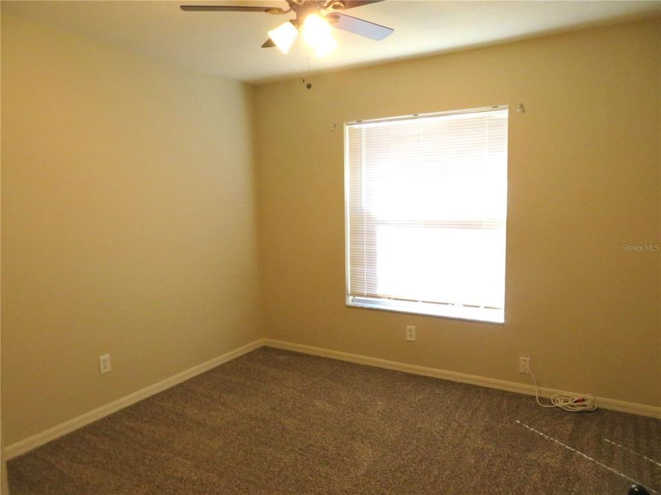 待售: $300,000 (3 贝兹, 2 浴室, 1696 平方英尺)