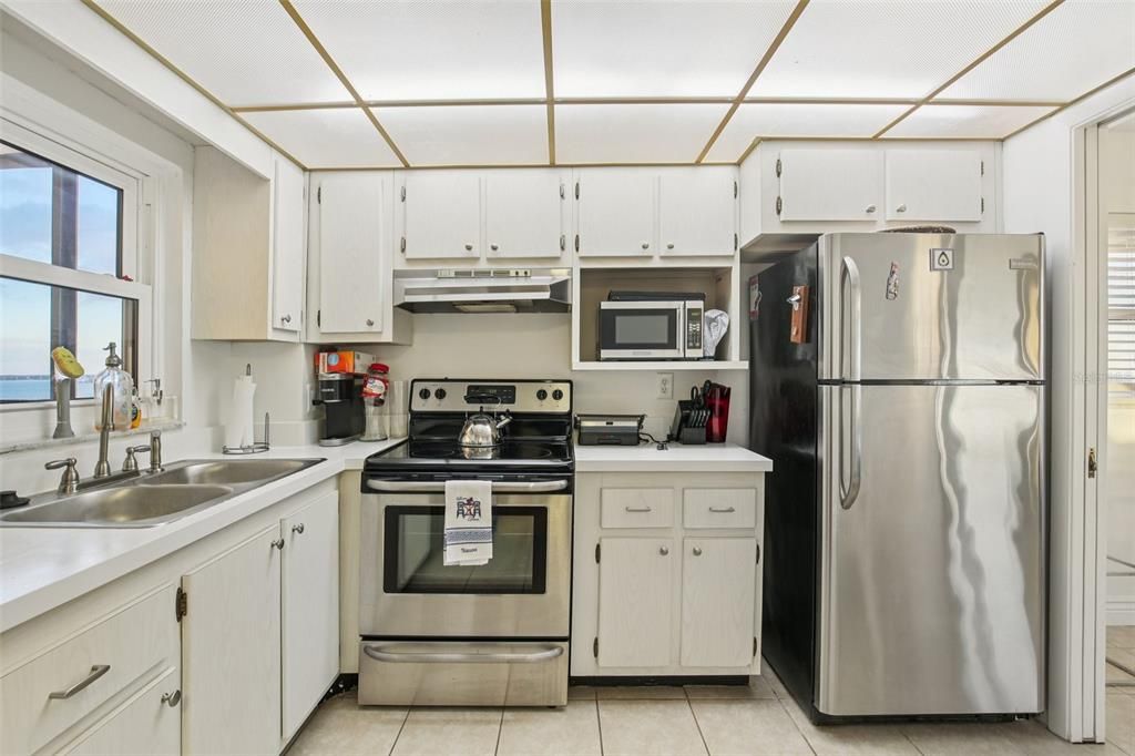 For Sale: $659,000 (2 beds, 2 baths, 1094 Square Feet)