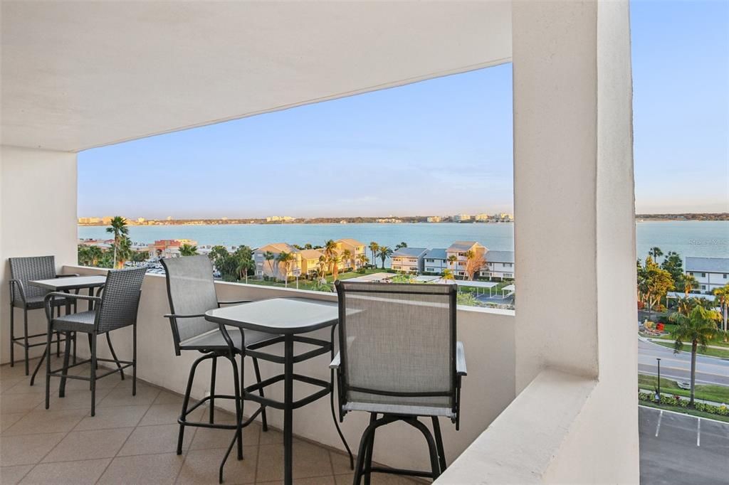 For Sale: $659,000 (2 beds, 2 baths, 1094 Square Feet)