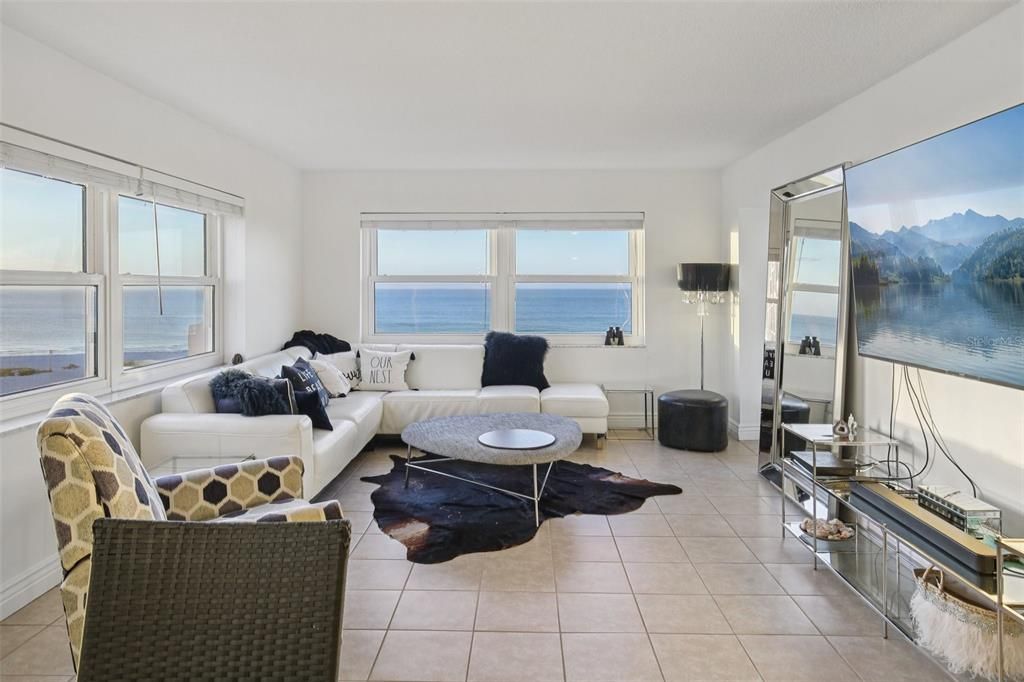 For Sale: $659,000 (2 beds, 2 baths, 1094 Square Feet)