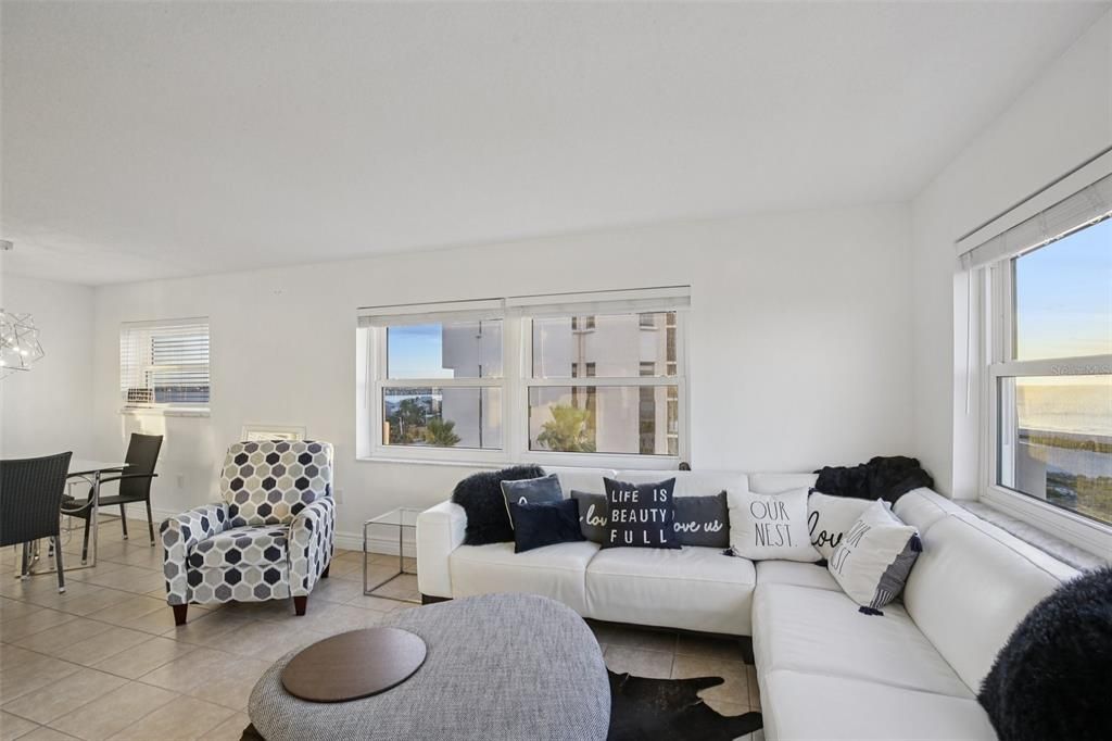 For Sale: $659,000 (2 beds, 2 baths, 1094 Square Feet)