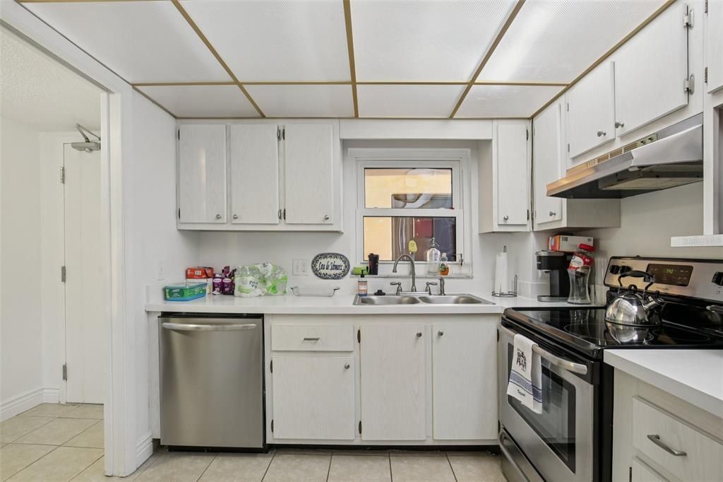 For Sale: $659,000 (2 beds, 2 baths, 1094 Square Feet)