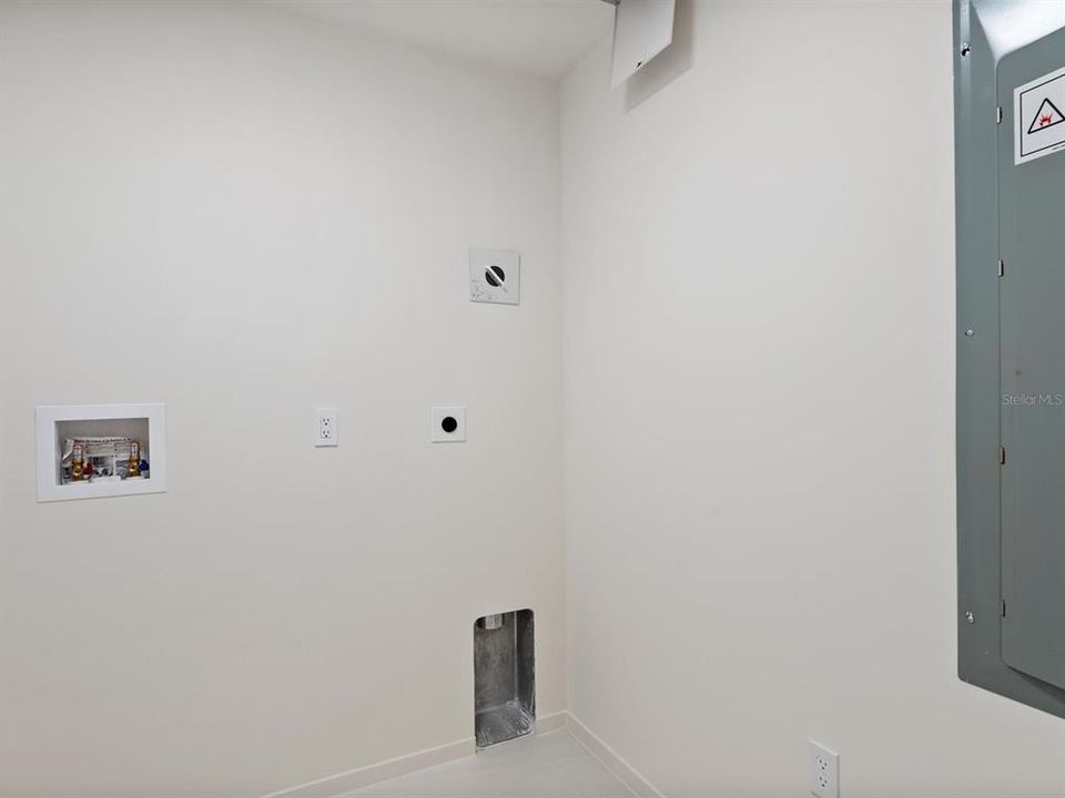 出租: $7,000 (3 贝兹, 3 浴室, 1884 平方英尺)