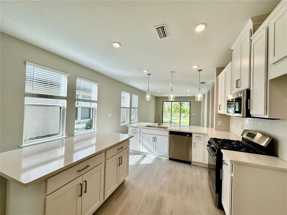 For Rent: $3,200 (4 beds, 2 baths, 1796 Square Feet)