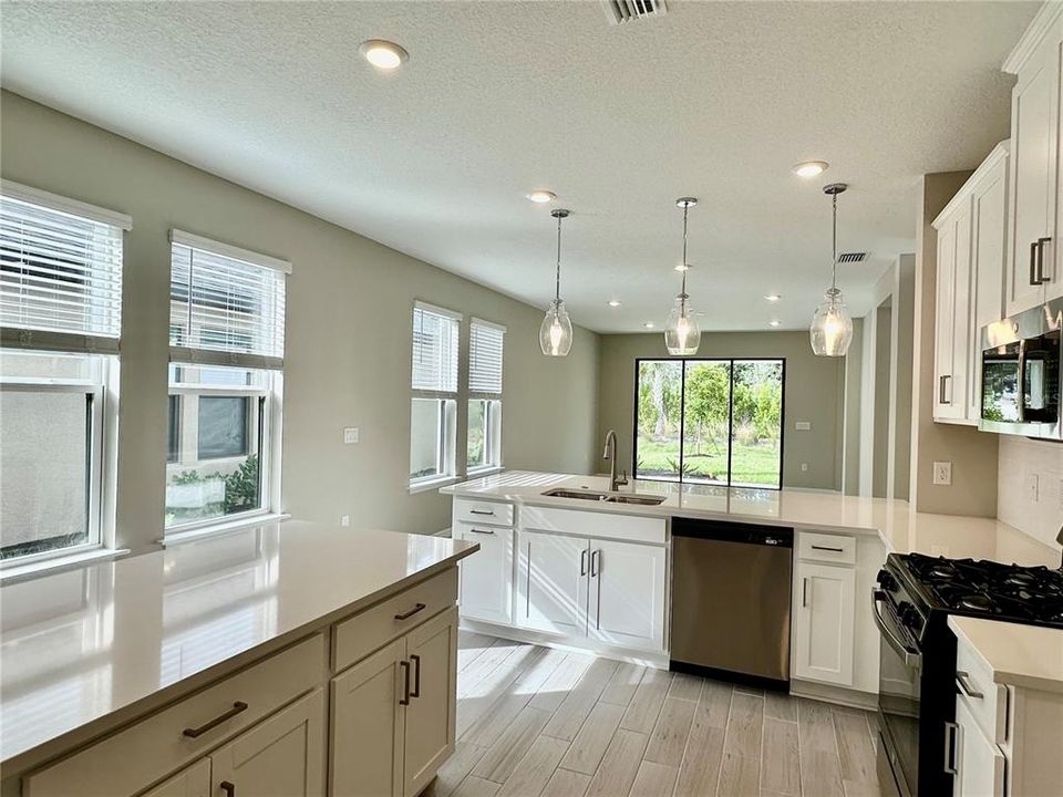 For Rent: $3,200 (4 beds, 2 baths, 1796 Square Feet)