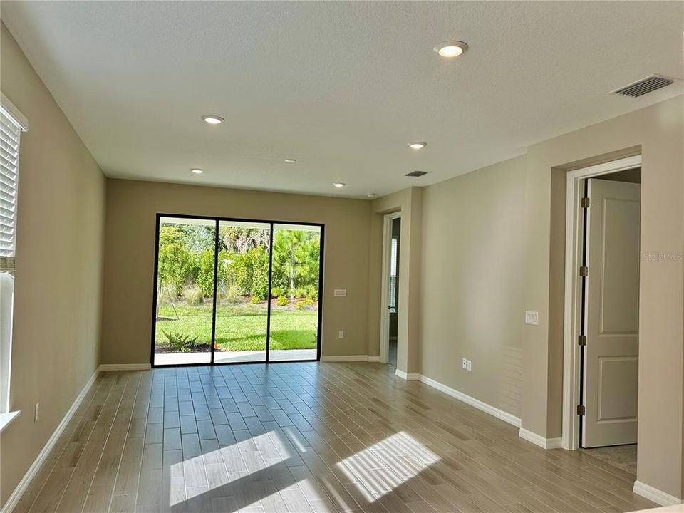 For Rent: $3,200 (4 beds, 2 baths, 1796 Square Feet)