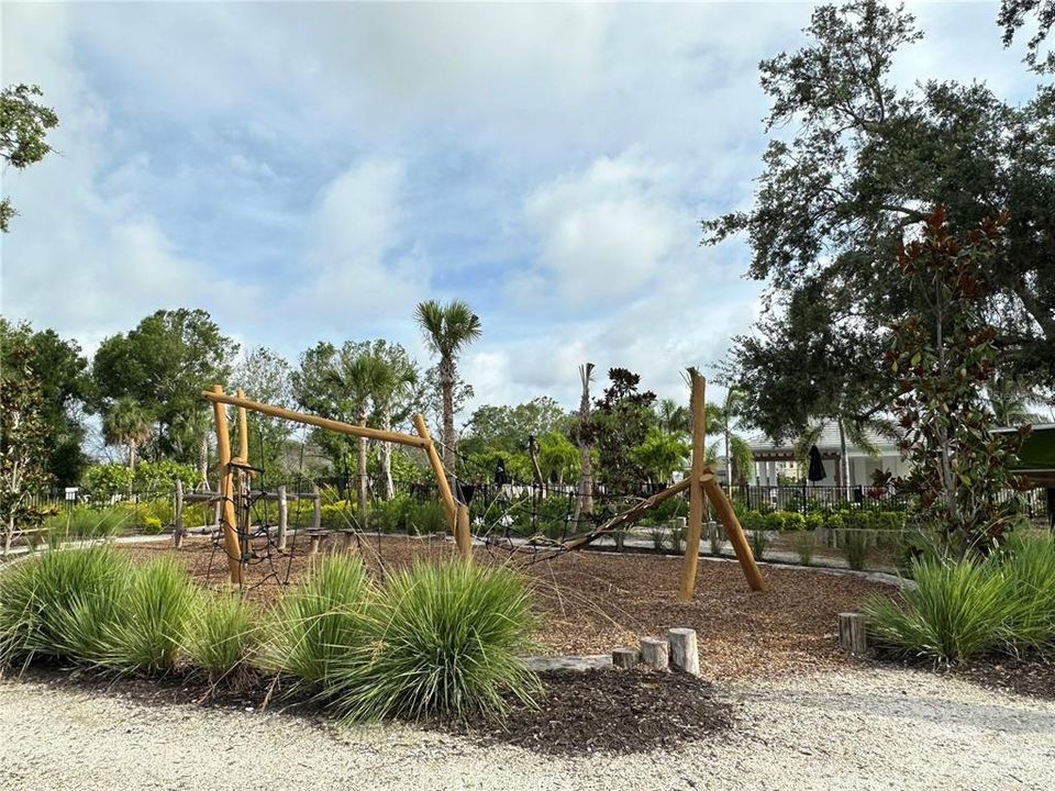 For Rent: $3,200 (4 beds, 2 baths, 1796 Square Feet)