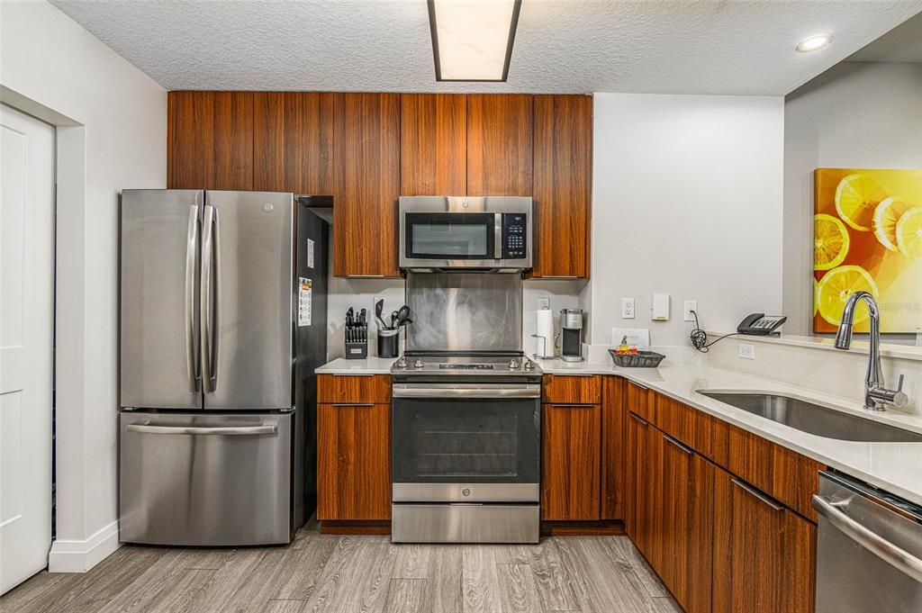 На продажу: $265,000 (3 спален, 2 ванн, 1396 Квадратных фут)