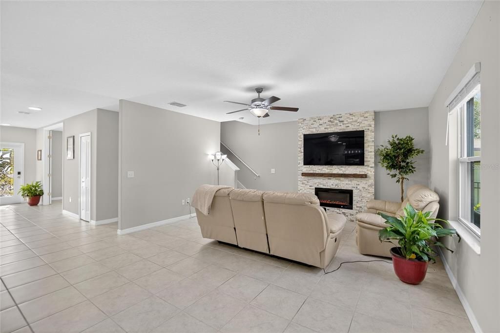 待售: $425,000 (4 贝兹, 2 浴室, 2635 平方英尺)