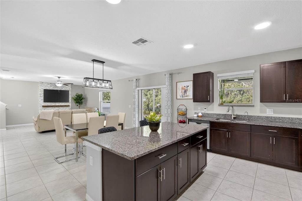 待售: $425,000 (4 贝兹, 2 浴室, 2635 平方英尺)